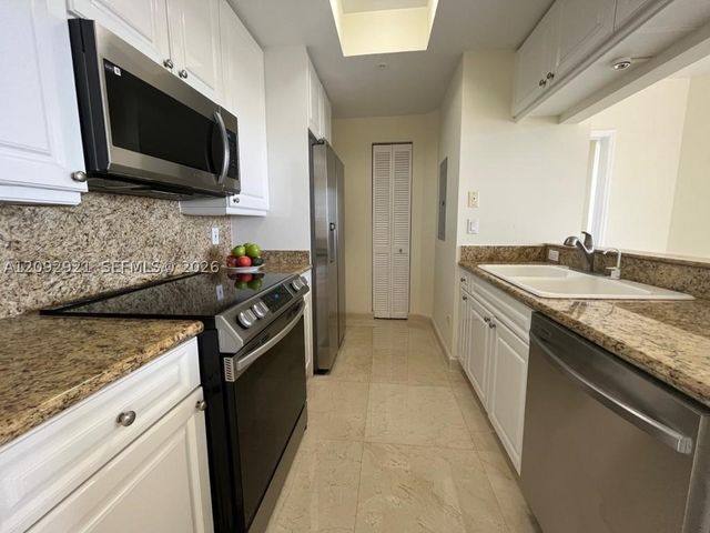 848 Brickell Key Dr 2303, Miami, FL 33131