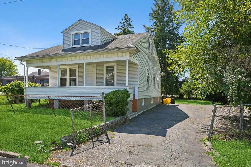 11 MAIN BLVD, EWING, NJ 08618 — exterior