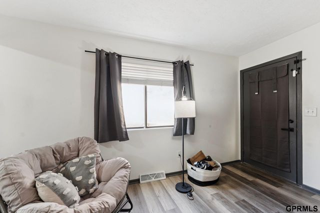 823 N 123 Court, Omaha, NE 68154