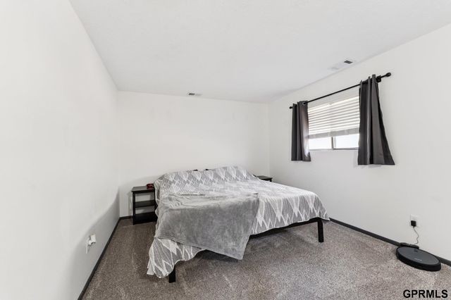 823 N 123 Court, Omaha, NE 68154