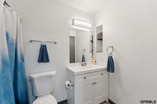 823 N 123 Court, Omaha, NE 68154