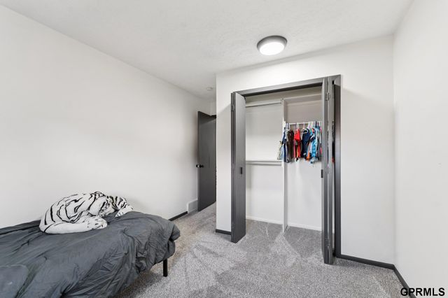 823 N 123 Court, Omaha, NE 68154