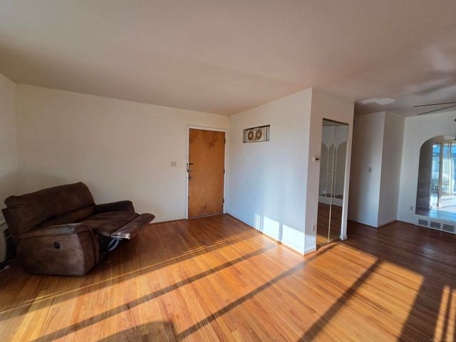 28111 Jefferson Avenue, Saint Clair Shores, MI 48081
