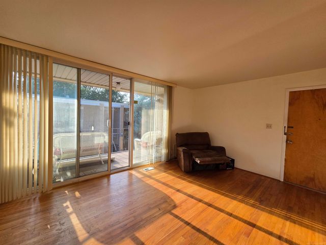 28111 Jefferson Avenue, Saint Clair Shores, MI 48081