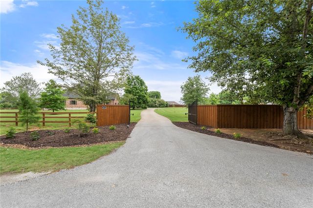 3072 E Hunters Ridge Road, Springdale, AR 72764