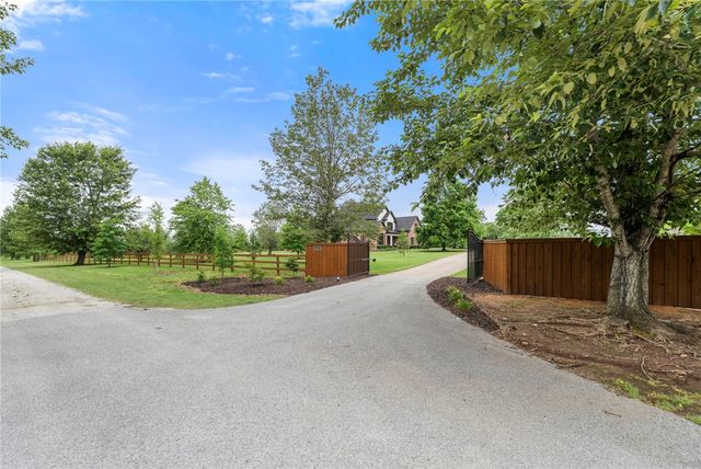 3072 E Hunters Ridge Road, Springdale, AR 72764