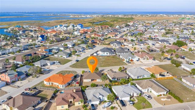 13945 BINNACLE St, Corpus Christi, TX 78418