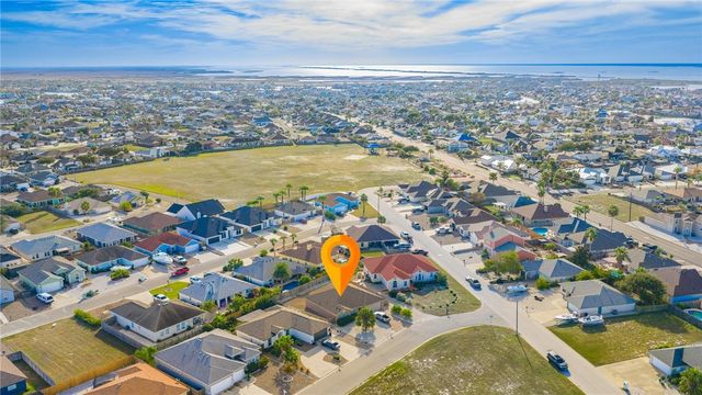 13945 BINNACLE St, Corpus Christi, TX 78418