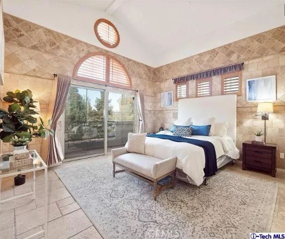 12067 Guerin Street 305, Studio City, CA 91604