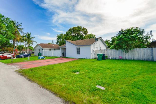 15216 SW 112th Place, Miami, FL 33157