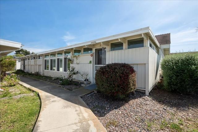 3685 Vista Campana 16, Oceanside, CA 92057