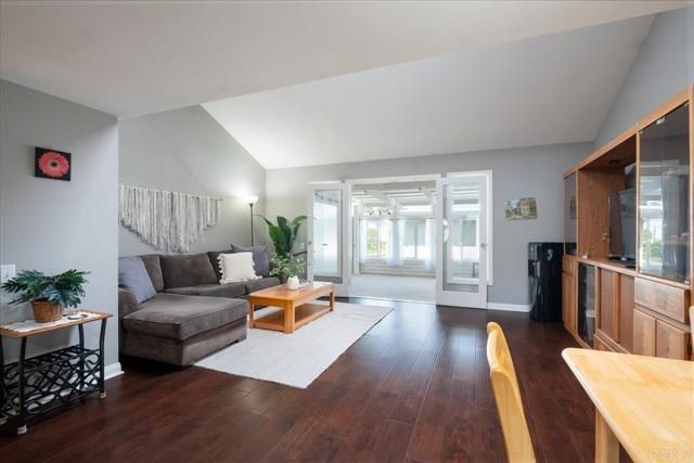 3685 Vista Campana 16, Oceanside, CA 92057