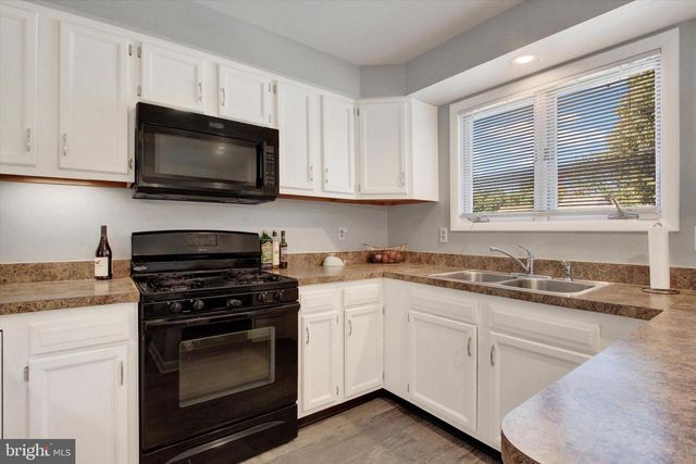200 GREENLEAF RD, York, PA 17406