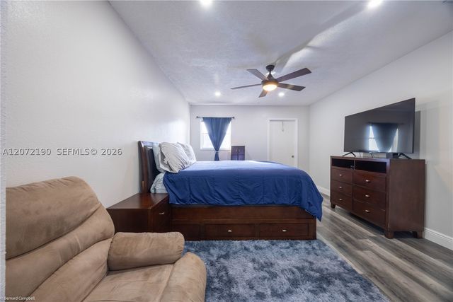 8002 Lagos De Campo Blvd B-303, Tamarac, FL 33321