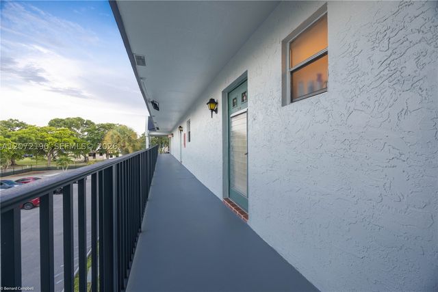 8002 Lagos De Campo Blvd B-303, Tamarac, FL 33321