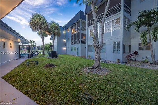 8002 Lagos De Campo Blvd B-303, Tamarac, FL 33321