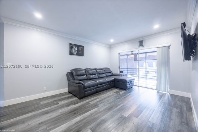 8002 Lagos De Campo Blvd B-303, Tamarac, FL 33321