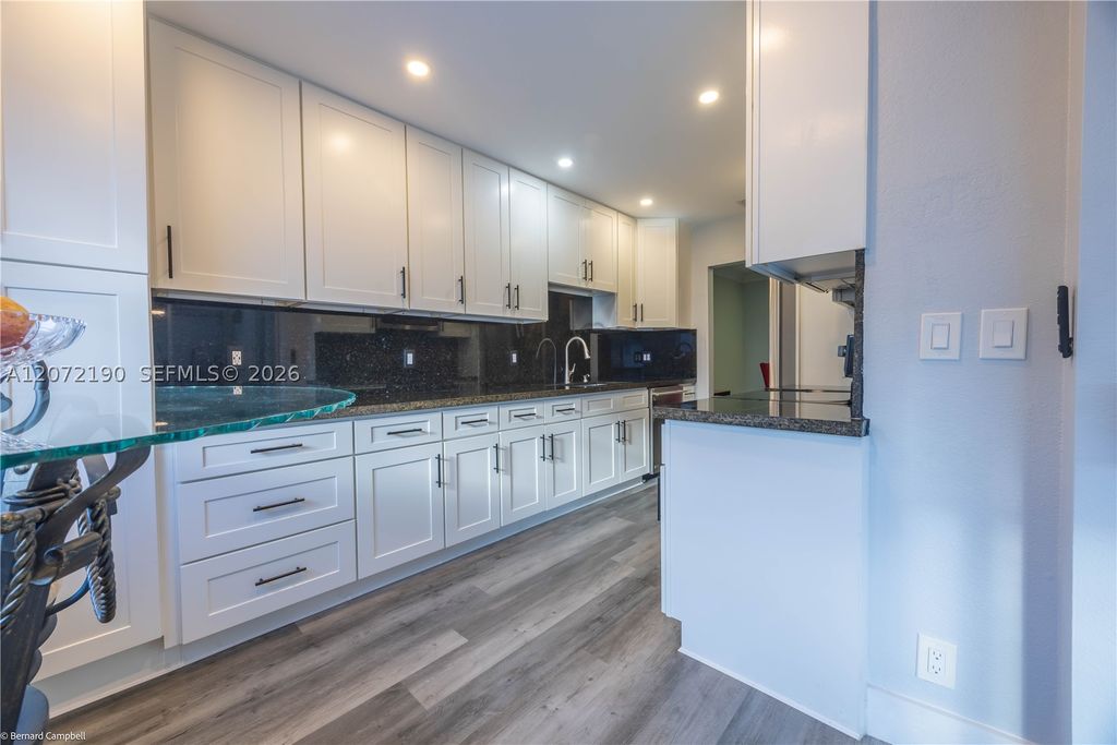8002 Lagos De Campo Blvd B-303, Tamarac, FL 33321