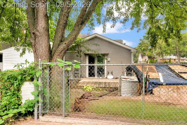 19114 Toepfer Drive, Eastpointe, MI 48021