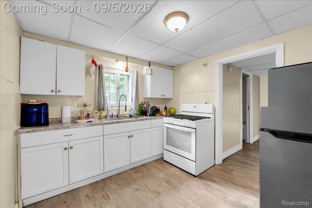 19114 Toepfer Drive, Eastpointe, MI 48021