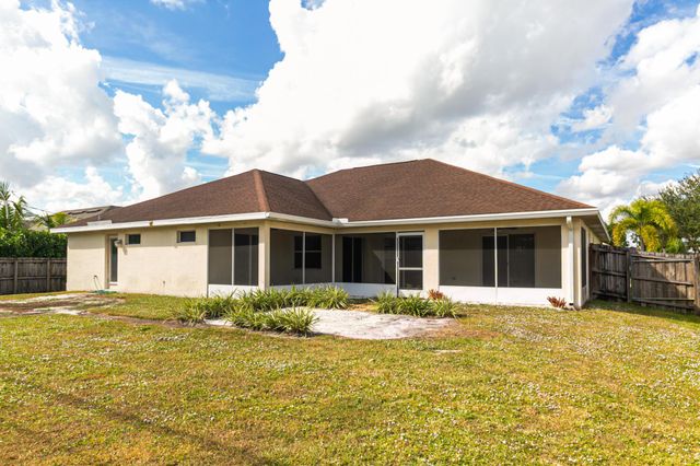 555 SE Nome Drive, Port St Lucie, FL 34984