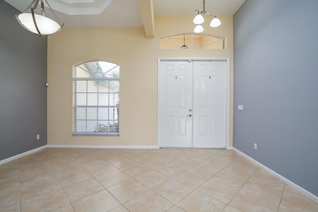 555 SE Nome Drive, Port St Lucie, FL 34984