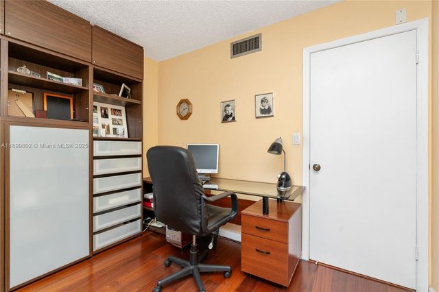 20401 NE 30th Ave 416-8, Aventura, FL 33180