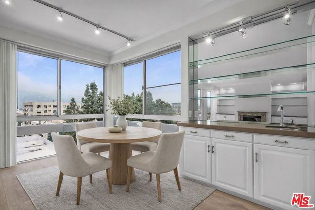 320 N Maple Drive PH-605, Beverly Hills, CA 90210