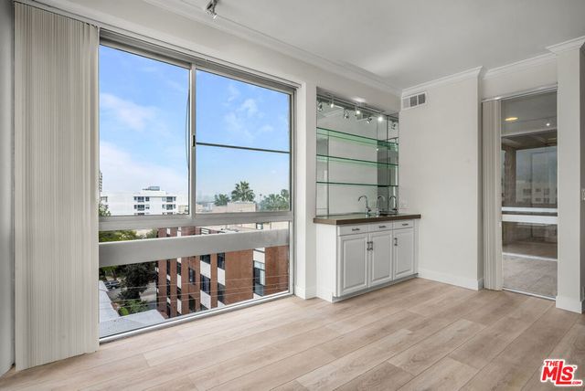 320 N Maple Drive PH-605, Beverly Hills, CA 90210