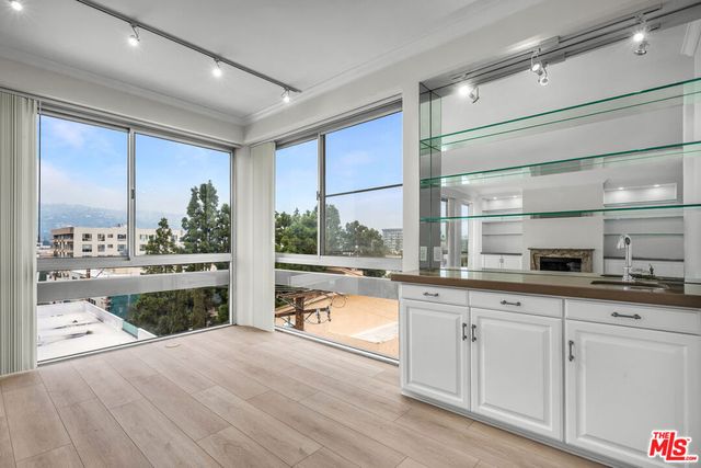 320 N Maple Drive PH-605, Beverly Hills, CA 90210