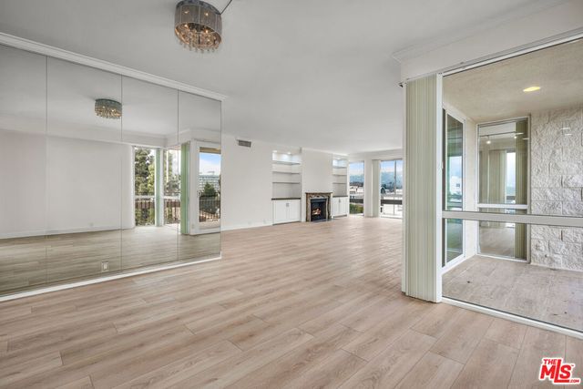 320 N Maple Drive PH-605, Beverly Hills, CA 90210