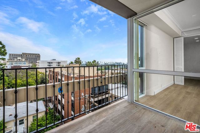 320 N Maple Drive PH-605, Beverly Hills, CA 90210