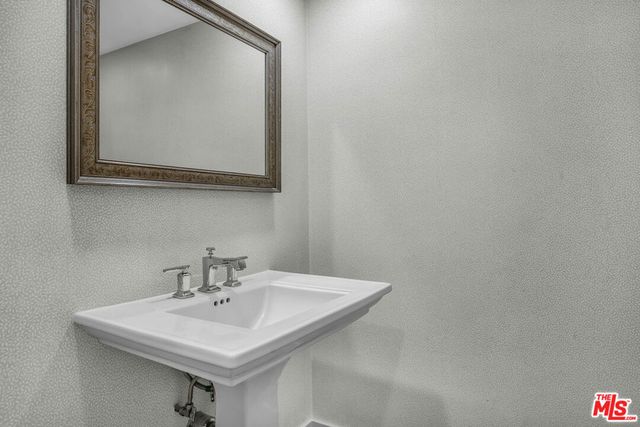 320 N Maple Drive PH-605, Beverly Hills, CA 90210