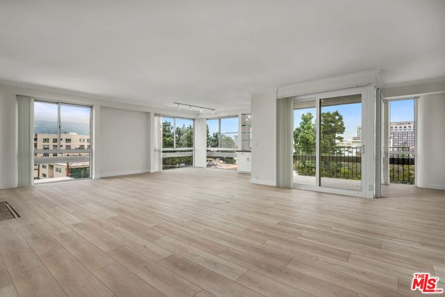 320 N Maple Drive PH-605, Beverly Hills, CA 90210