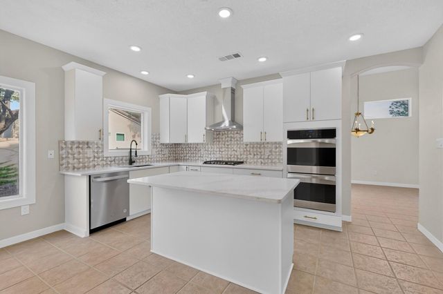 3827 Tundra Swan Court NW, Albuquerque, NM 87120