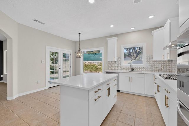3827 Tundra Swan Court NW, Albuquerque, NM 87120