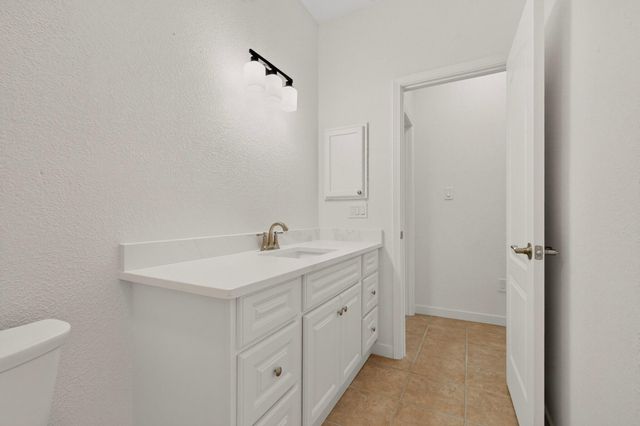 3827 Tundra Swan Court NW, Albuquerque, NM 87120