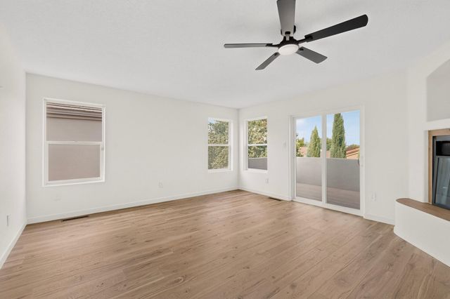 3827 Tundra Swan Court NW, Albuquerque, NM 87120