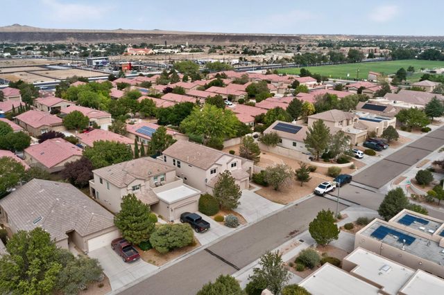 3827 Tundra Swan Court NW, Albuquerque, NM 87120