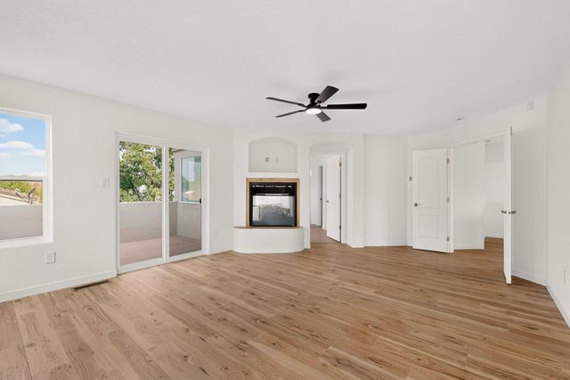 3827 Tundra Swan Court NW, Albuquerque, NM 87120