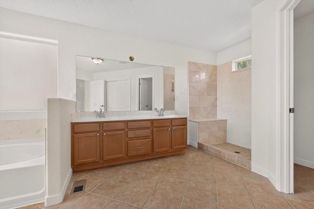 3827 Tundra Swan Court NW, Albuquerque, NM 87120