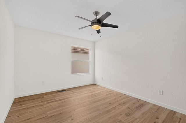 3827 Tundra Swan Court NW, Albuquerque, NM 87120