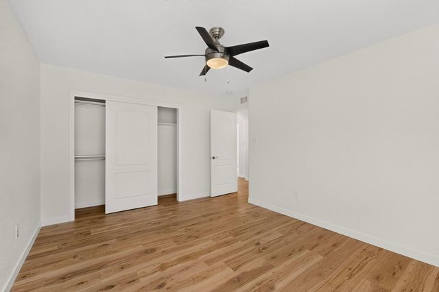 3827 Tundra Swan Court NW, Albuquerque, NM 87120