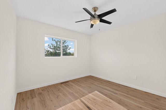 3827 Tundra Swan Court NW, Albuquerque, NM 87120
