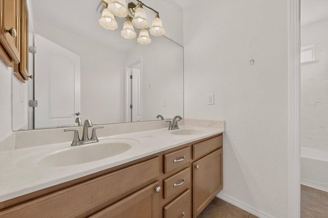 3827 Tundra Swan Court NW, Albuquerque, NM 87120