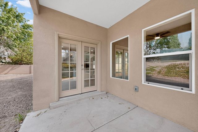 3827 Tundra Swan Court NW, Albuquerque, NM 87120