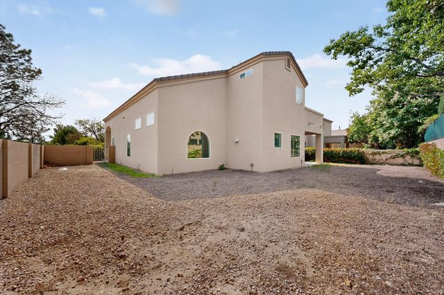 3827 Tundra Swan Court NW, Albuquerque, NM 87120