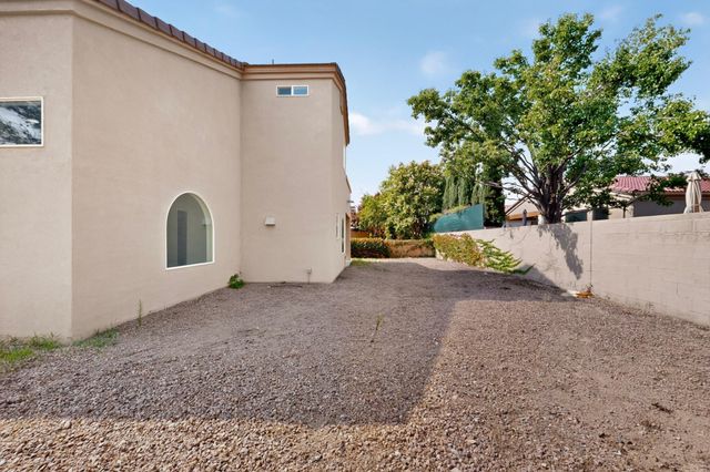 3827 Tundra Swan Court NW, Albuquerque, NM 87120