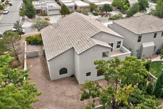 3827 Tundra Swan Court NW, Albuquerque, NM 87120
