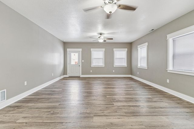 20 Bolen Avenue, Newark, OH 43055